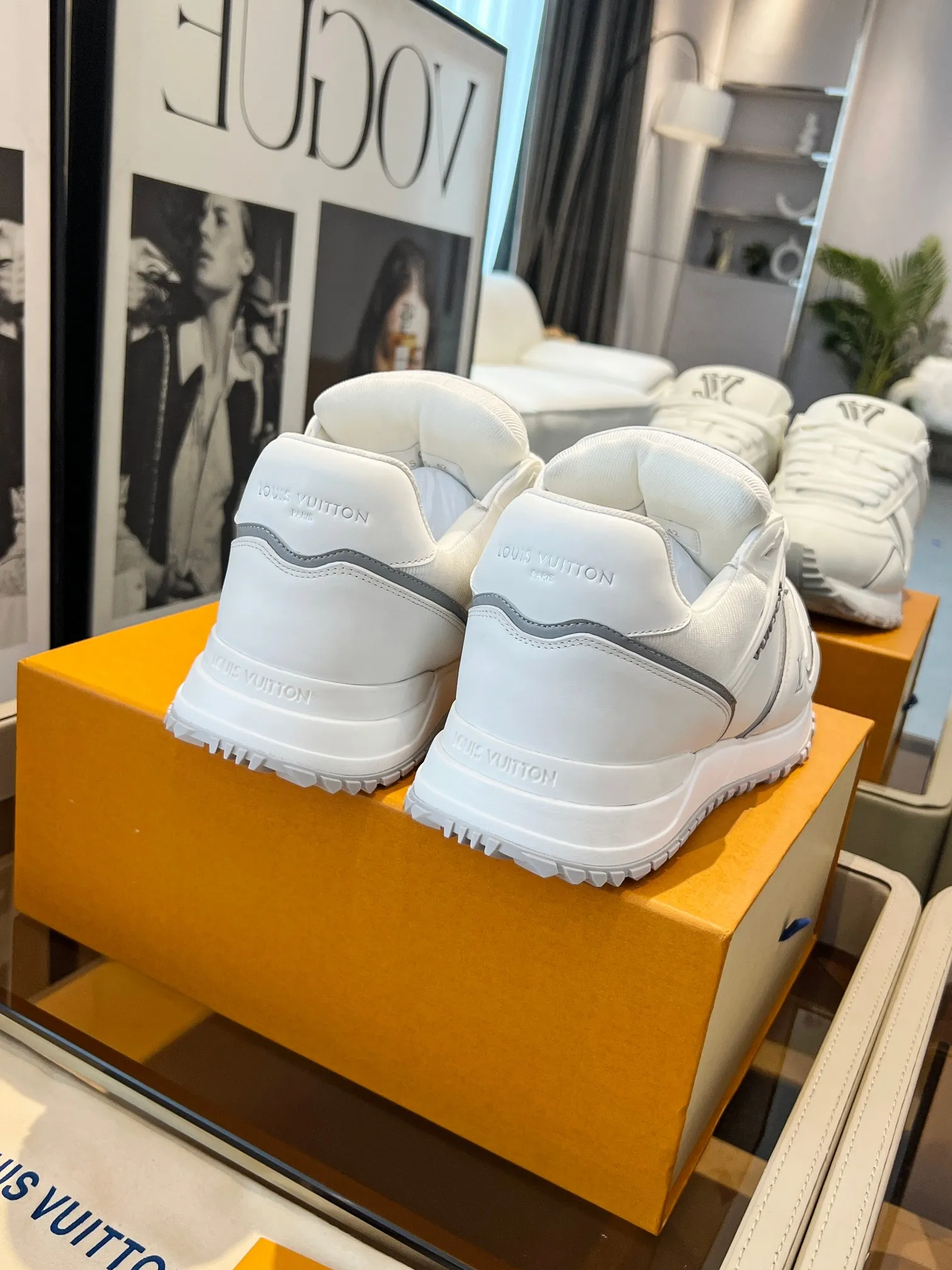 👟👟Ex-factory price 720👟👟 .LV Louis Vuitton's latest model, Phat Ding couple's thick-soled casual sneakers, original 1:1 production. Exquisite packaging at the counter [Celebration] ▪️Fabric: Original customized imported first-layer cowhide ▪️Inner lining: Customized breathable mesh ▪️Outsole: Original open-molded TPU combination outsole ▪️Sole thickness: 3.5CM ▪️Size: Women's 35-42/ Men's 39-46